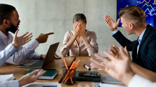 Konflikty w zespole: mediacja managera krok po kroku