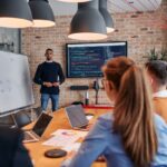 Jak zorganizować skuteczny model pracy hybrydowej w firmie?